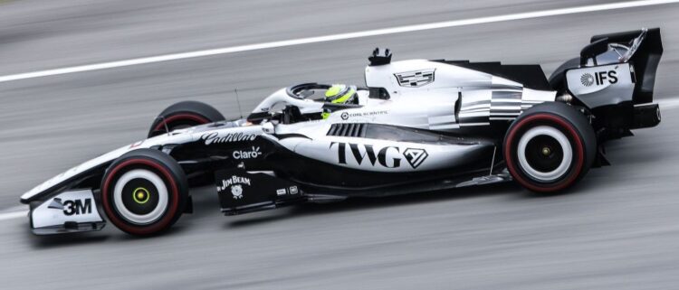 Checo termina 19º y explica por qué la estrategia de Cadillac se vino abajo