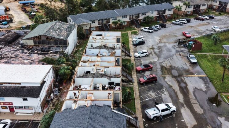 Huracán «Isaías» deja alrededor de 396 mil casas sin suministro eléctrico en Florida y Alabama