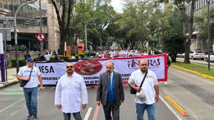 Trabajadores de tres sindicatos del IMSS-Bienestar se suman a las protestas: exigen aumento salarial del 9%
