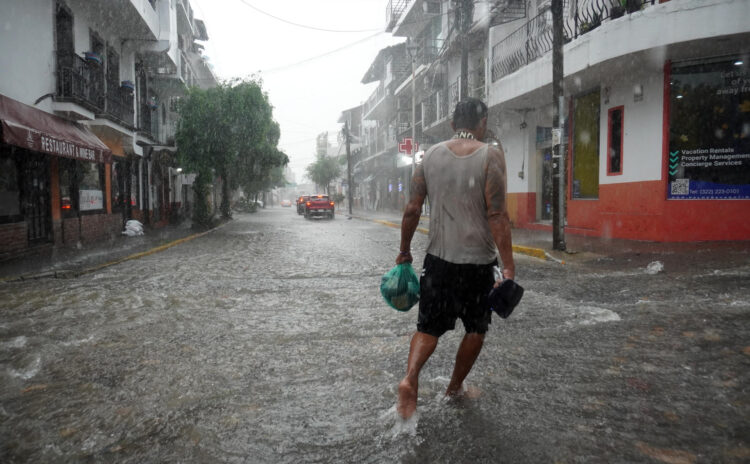 Huracán ‘Trudy’ reforzará lluvias en Guerrero y Oaxaca; ‘Simon’ ya no genera efectos en México