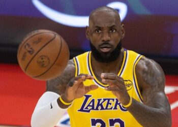 LeBron James listo para arrancar la temporada 2026 con los 76ers