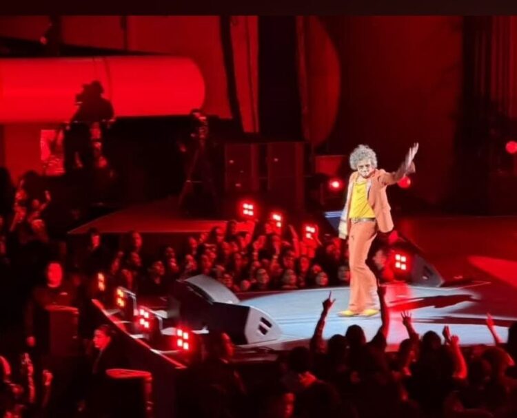 Diez años después, Bunbury vuelve a casa: el Auditorio Nacional lo recibe con los brazos abiertos
