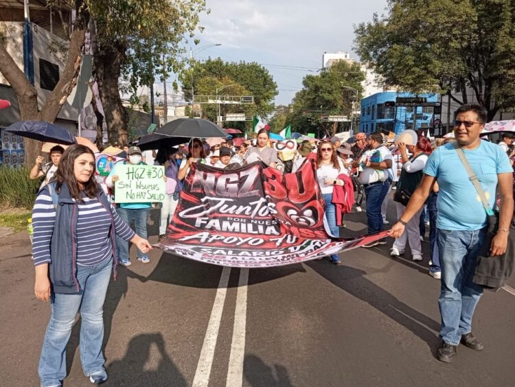 Del hospital a las calles: trabajadores del IMSS marchan con una denuncia “No hay gasas ni alcohol, pero sí corrupción”