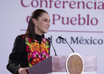 Sheinbaum defiende apoyos fiscales al autotransporte y limita beneficio por peaje a empresas con ingresos de hasta 250 mdp
